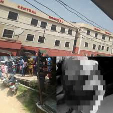 Just In:Family Protests At Ibadan Hospital Over Mutilated Corpse Of Relative (Photo) - Eagle's Sight News