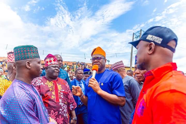 Just In:Over Bodija Market Inferno ,Makinde Visits Scene, Donates 25Million Palliatives For Victims , Promises To…(Photos)
