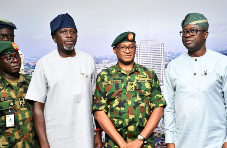 Photos:Makinde Receives New GOC 2 Div, Says Army Playing Important Role In Securing Oyo
