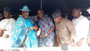 Presents RATTAWU's Awards To Akeem Olatunji 