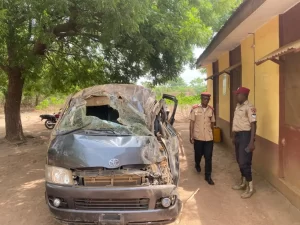 Oyo: 2 die as 18-seater bus summersaults on Iseyin-Ogbomoso Road [PHOTO]