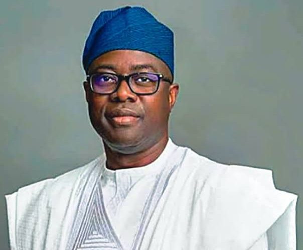 JUST IN: MAKINDE PRESENTS STAFF OF OFFICE TO THREE OYO OBAS