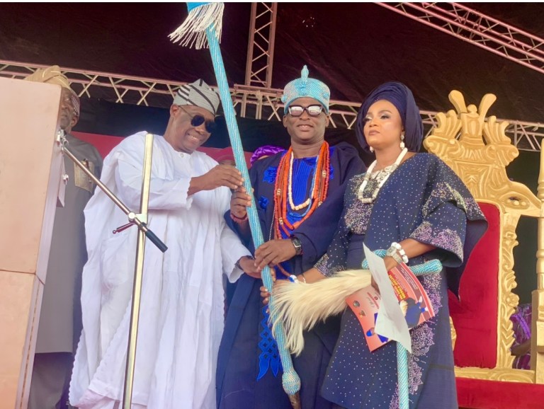 Makinde Presents Staff of Office to Onifiditi