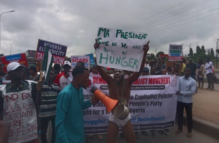 How Thugs Attacked Protesters Gathered Outside Sanwo-Olu’s Office In Lagos