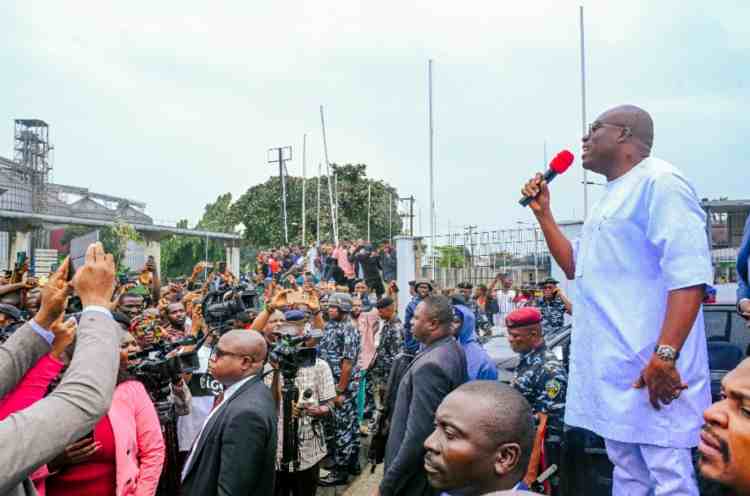 Rivers : Protesters Go Berserk as Fubara Promises to Offer “Bread and Pure Water” to…