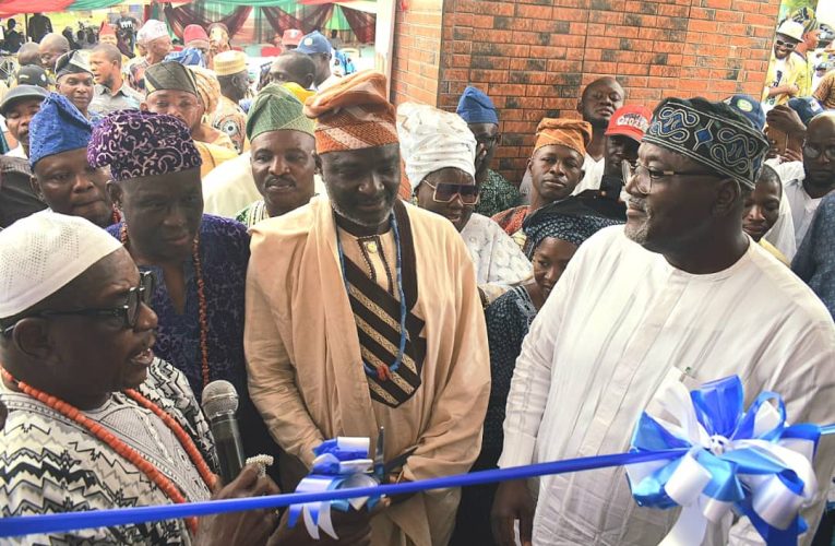 Photos: Excitement as Odidiomo Officially Hands Over Modern ICT Hub to Oyo Govt