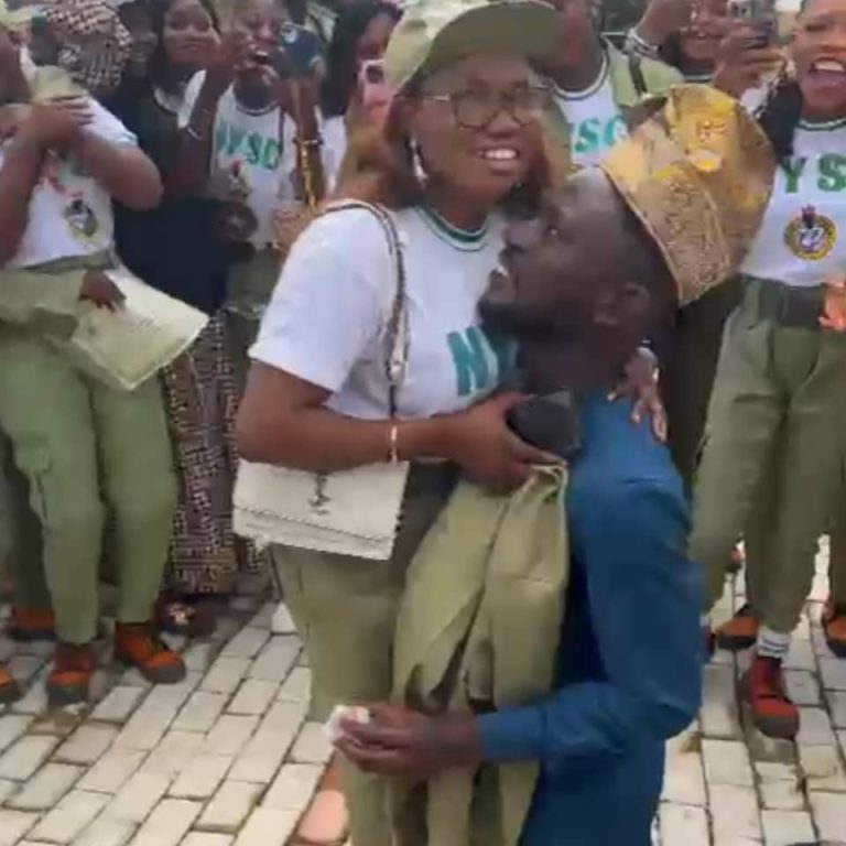 Video:Serving Corps Members Gets Emotional Public Proposal from Lover at Ibadan North