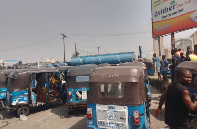 Oyo: Tricyclists Protest over Hike in Licence Fees [PHOTOS]