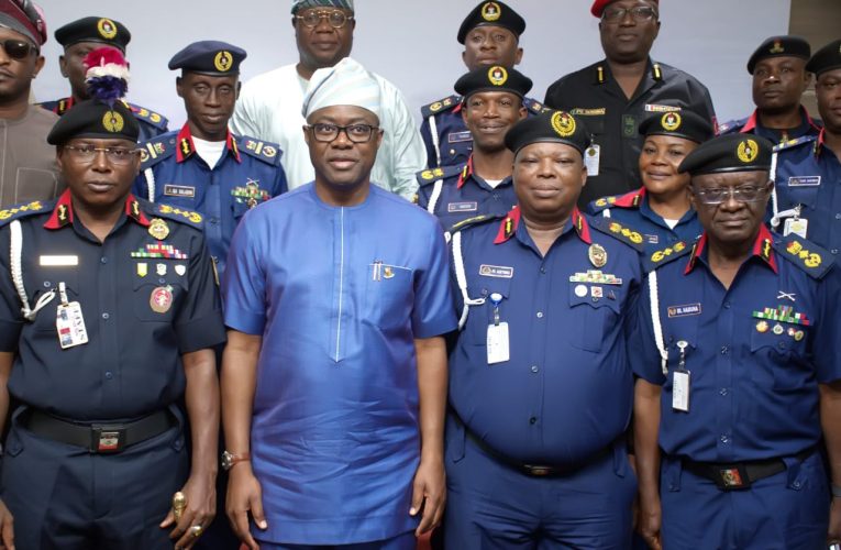 Makinde Hosts NSCDC Boss, Audi in Ibadan